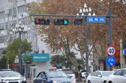 除了禮讓行人，交通信號燈路口還有“3大通行規則”！